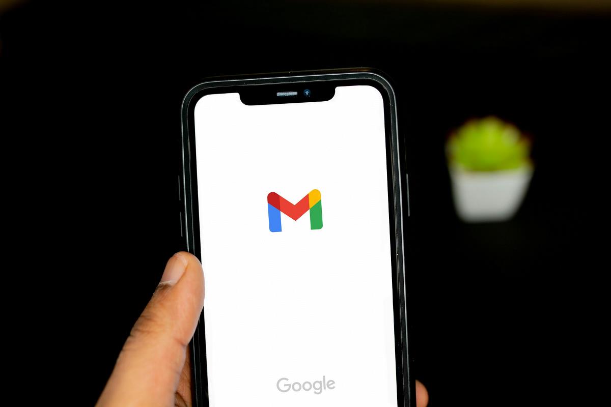 Gemini summary cards are now available in the Gmail mobile app